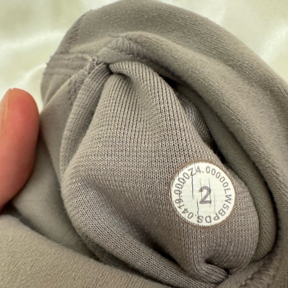 Light grey lululemon align leggings - Picture 6 of 6